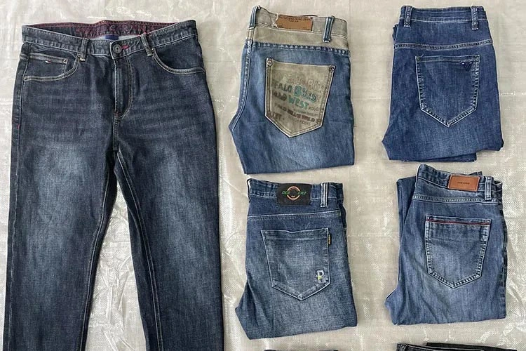 Combinação de cores de jeans masculinos