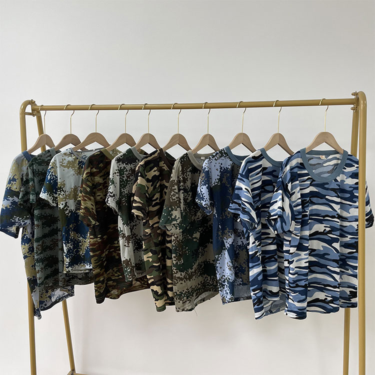 Camiseta camuflada usada