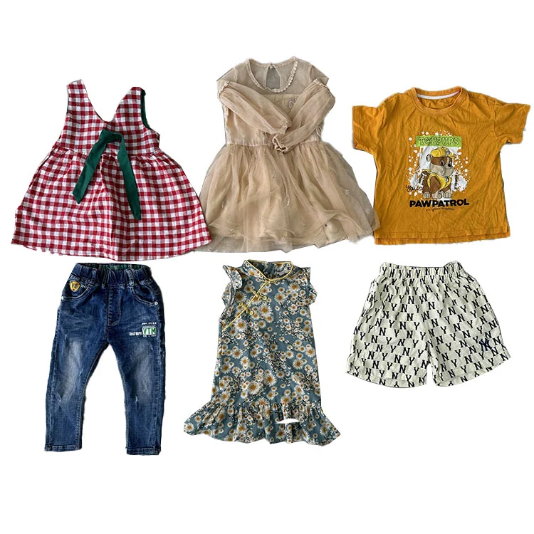Roupas infantis usadas de verão