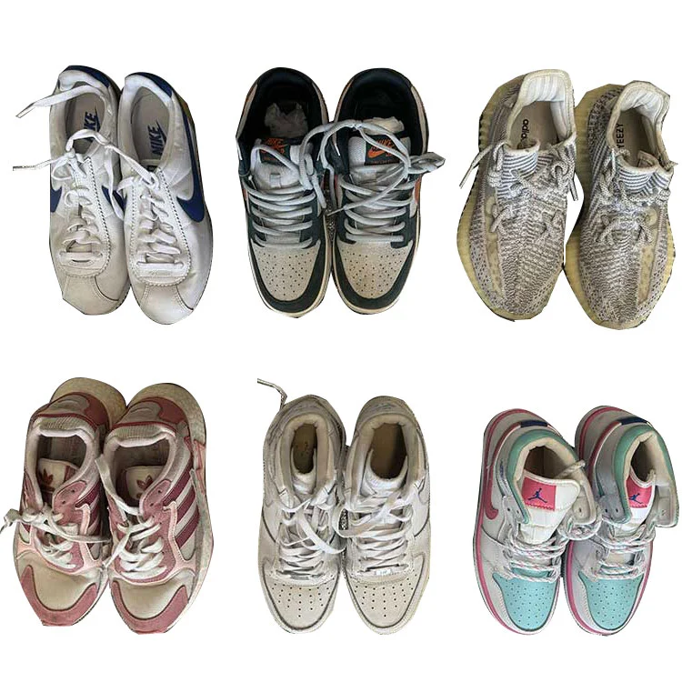 Sapatos internacionais femininos usados