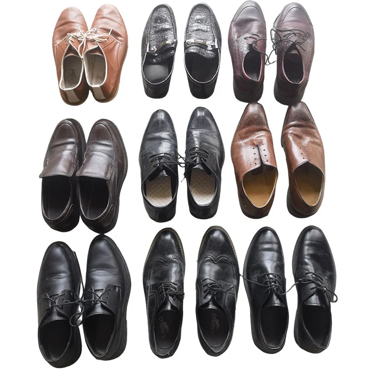 Sapatos de couro masculinos usados