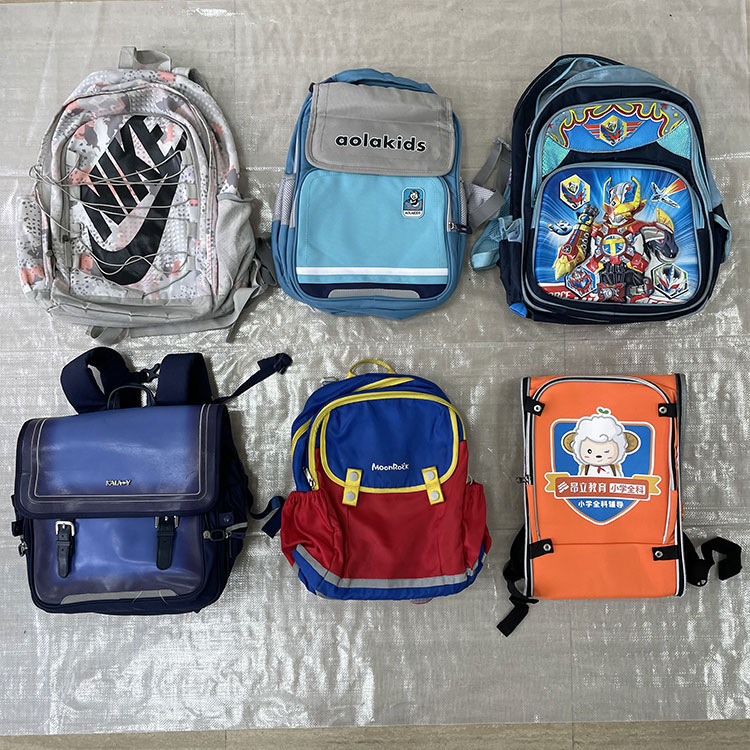 Mochila escolar usada